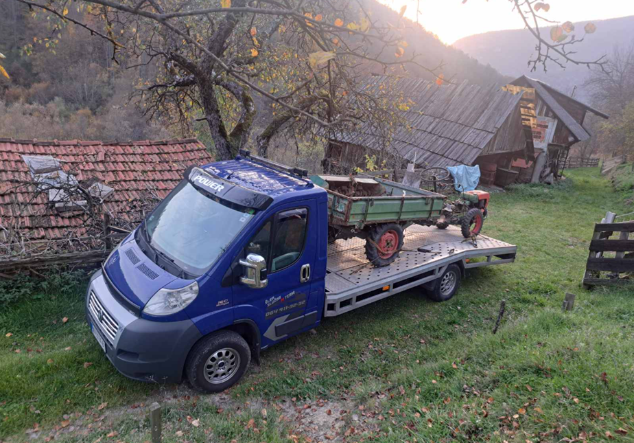 Prevoz poljoprivrednog traktora IMT šlep vozilom Auto Servisa Nešo